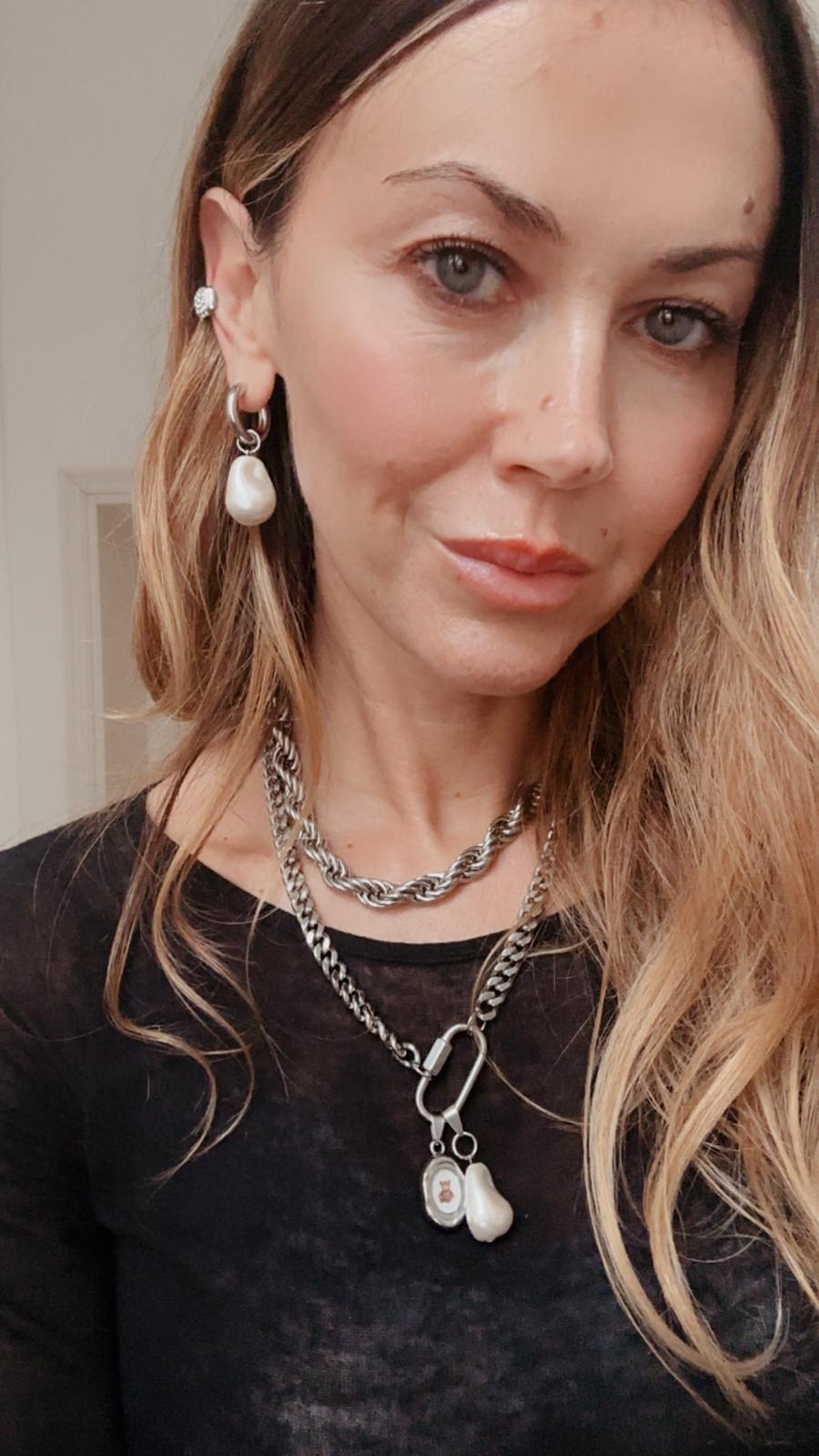 Ciondolo in acciaio inossidabile e perla barocca "Sciccheria"