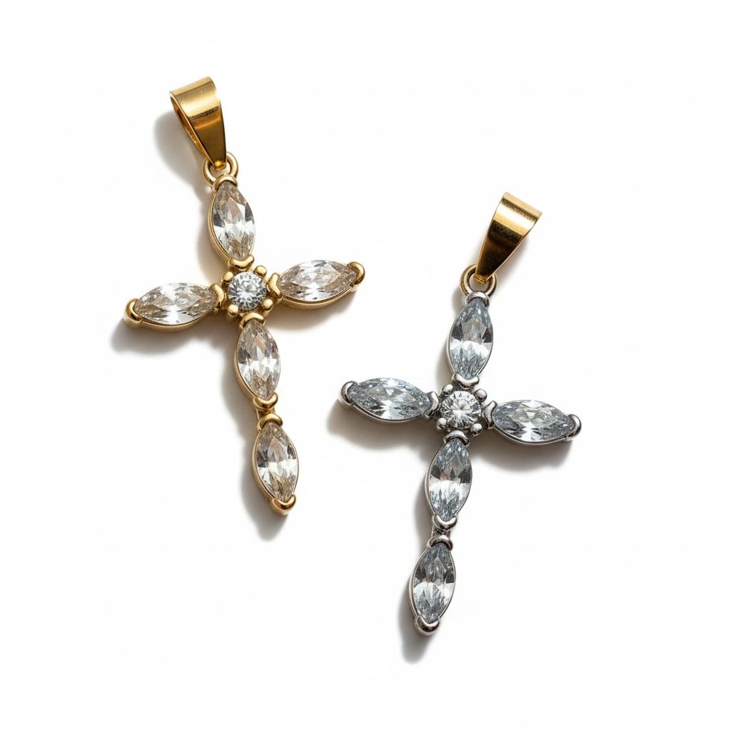 Ciondolo in acciaio inossidabile placcato oro 18k e zirconi "Crystal"