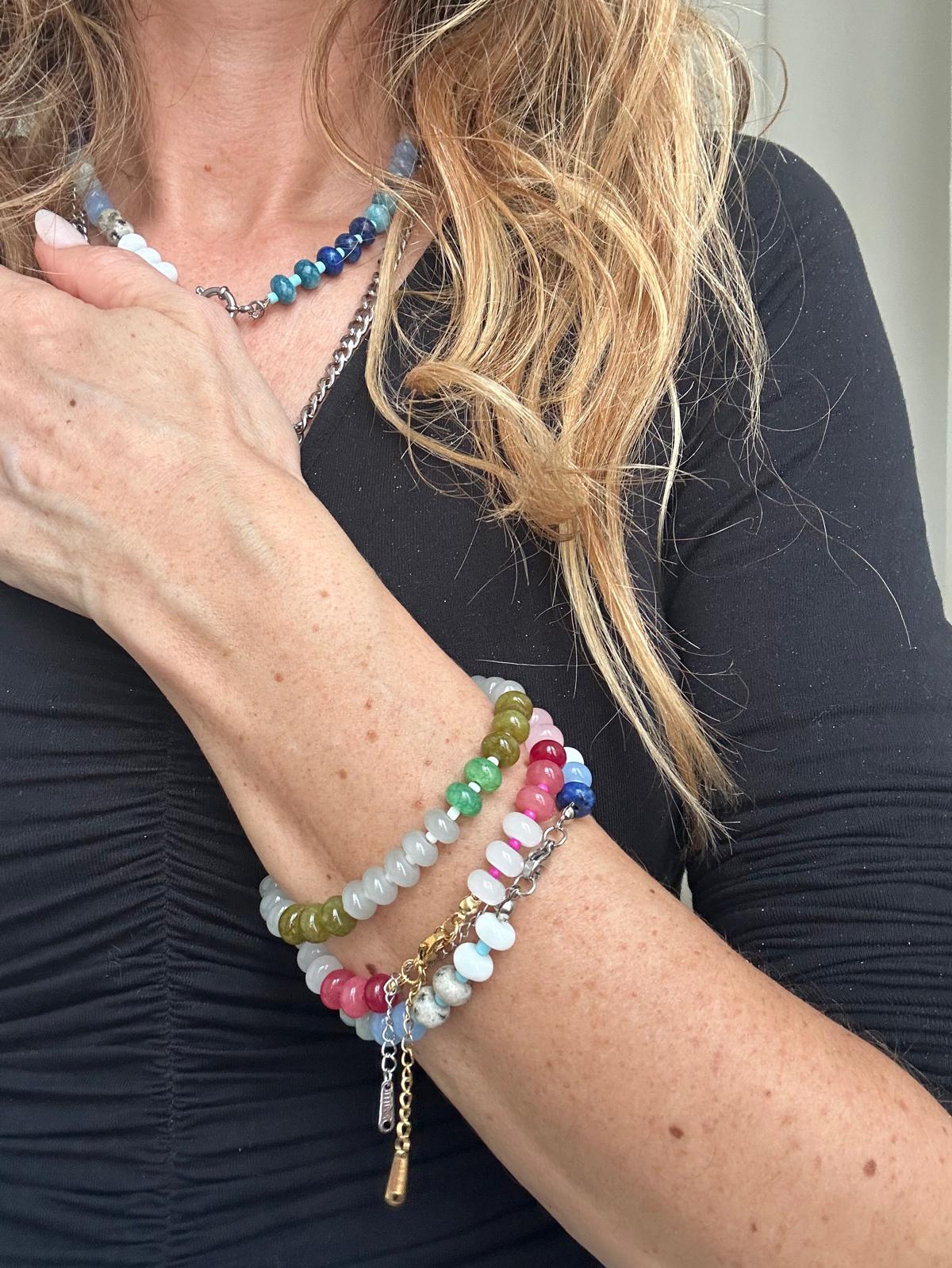 Bracciale con perle di pietra dura e acciaio inossidabile "Becky"