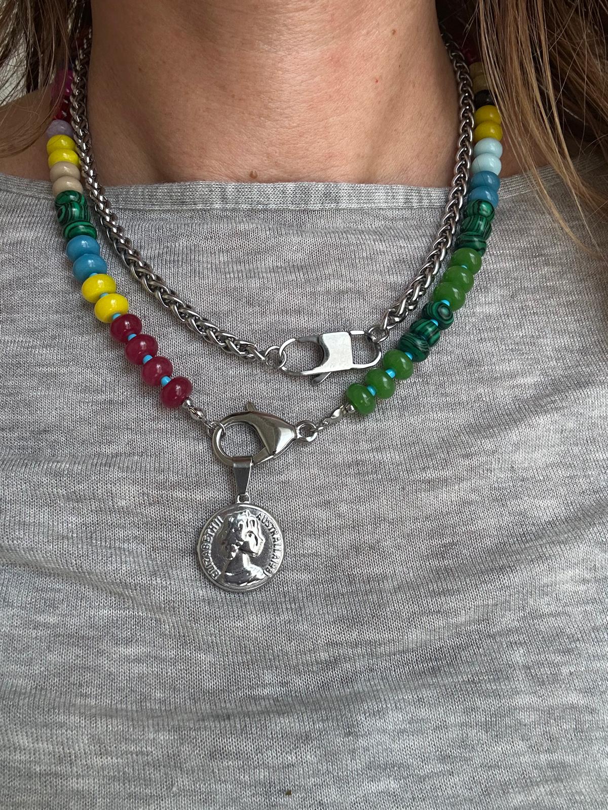 Collana in acciaio inossidabile e perle in pietra naturale "Debby"