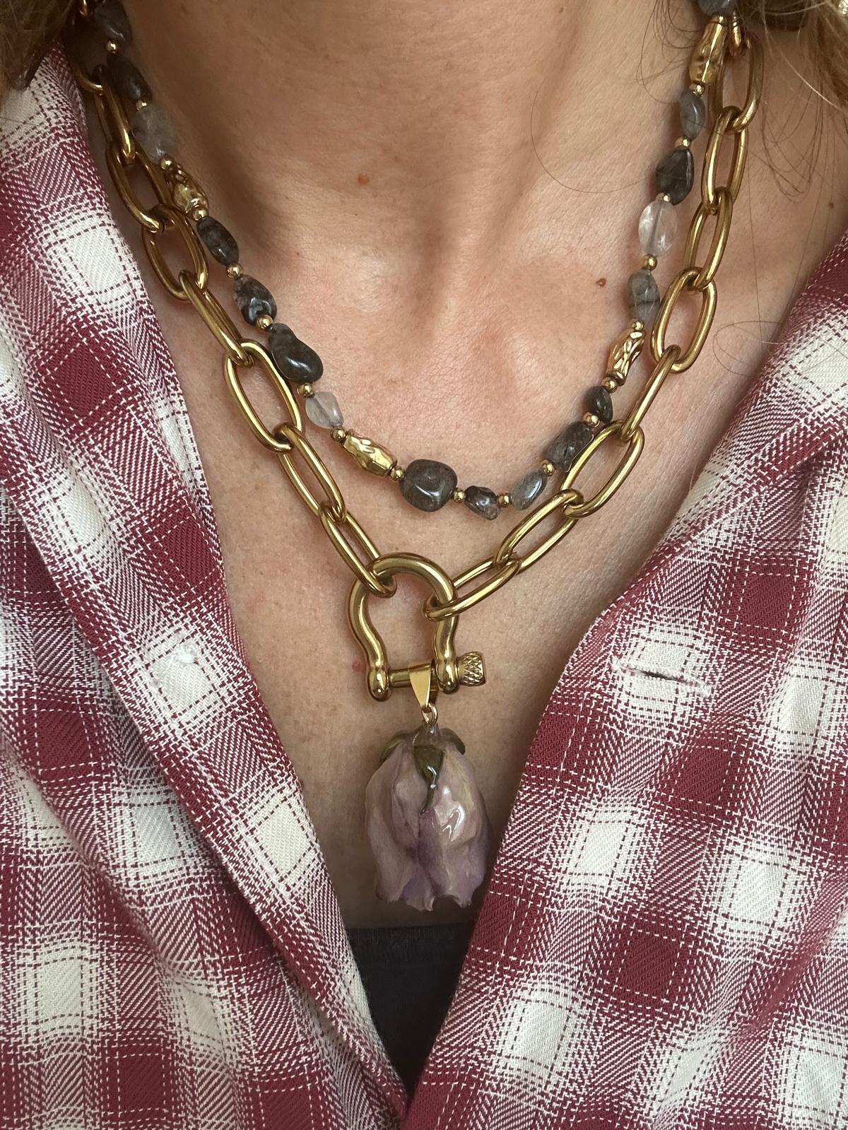 Collana in acciaio inossidabile e perle in pietra naturale "Blush"