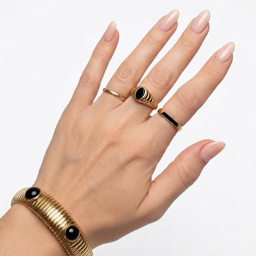 Anello in acciaio inossidabile e zircone waterproof "Carmilla"